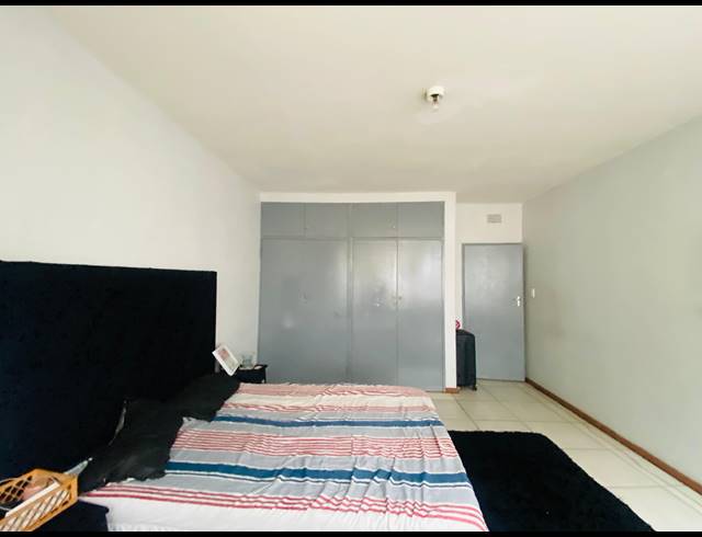 2 BEDROOM FLAT FOR SALE IN VEREENIGING CENTRAL